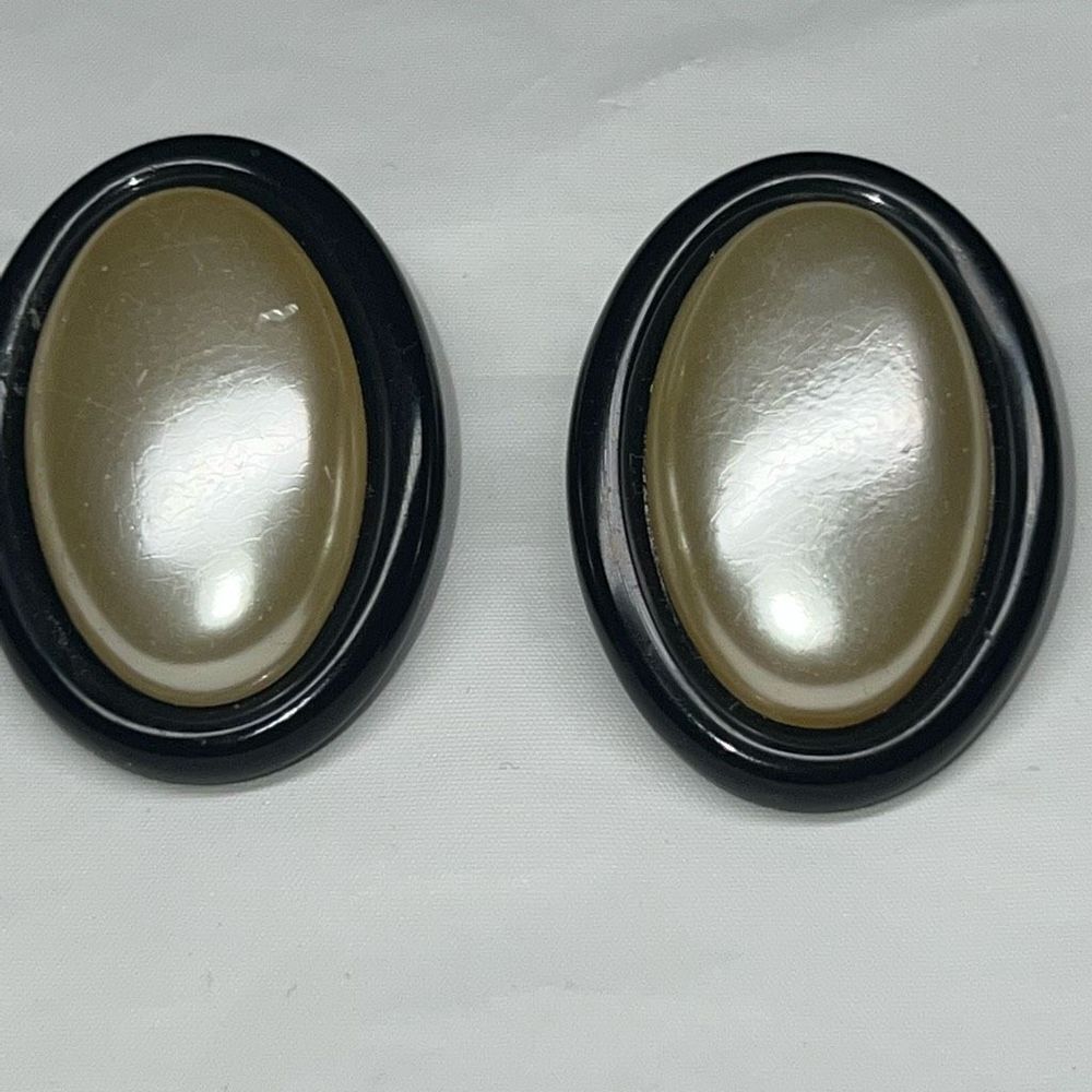 Vintage Coralee Faux Pearl Button Clip Earrings‎